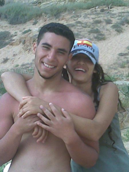 hi is me bader and me girlfrind houda is buitufel
