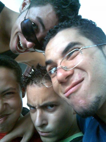  hi le monde ci moi bader et mon ami reda et abdo ( bboy 3afarit )